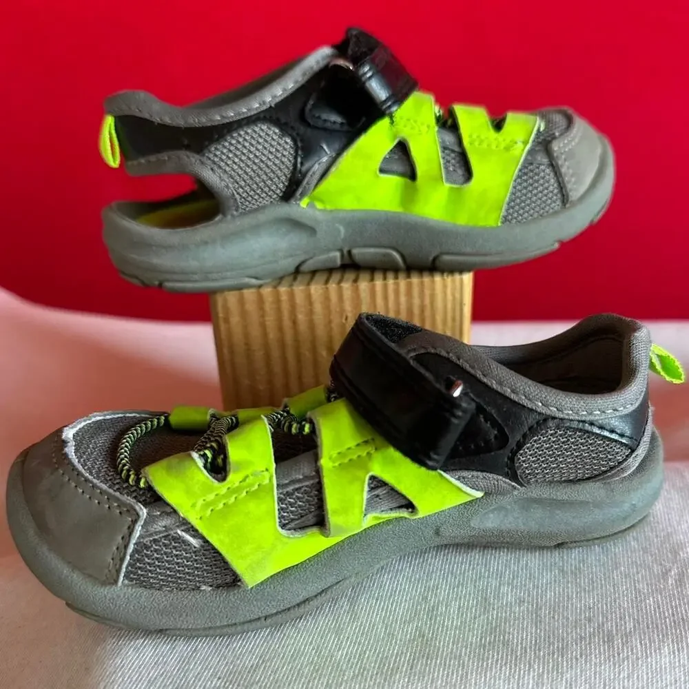 Oshkosh B’Gosh Water Shoes Toddler Size 8M Beach Waterpark Pool Vacation